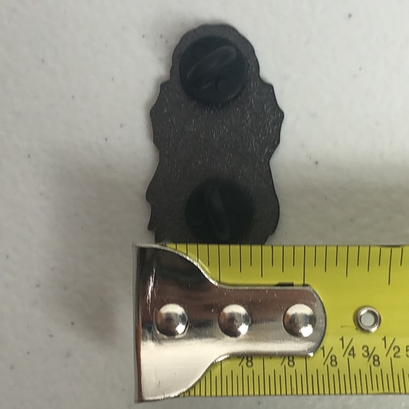 Elvira Pin Mistress Of The Dark - Picture 6 of 7